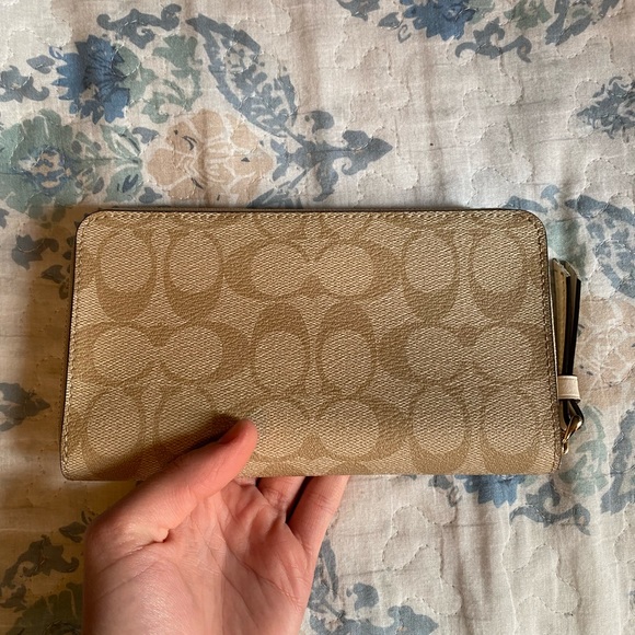 Coach Large Phone Wallet SOLD - Picture 2 of 6